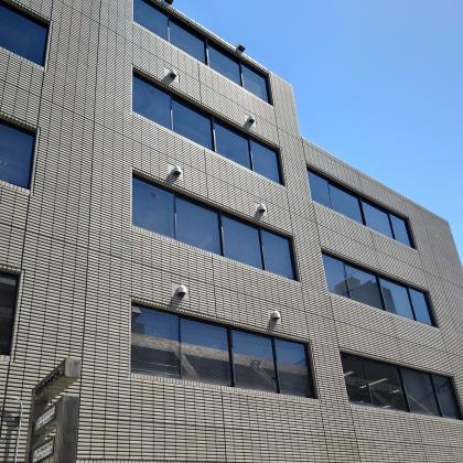 当社は、京葉住設市川ビルの４階にございます。